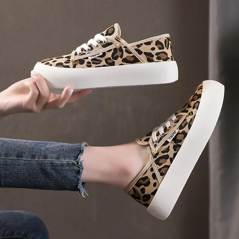 

Leopard Women Flat Vulcanized Canvas Lace Up Flat Skateboard Non-Slip Female Sneakers Loafers Comfort Round Toe Female Shoes