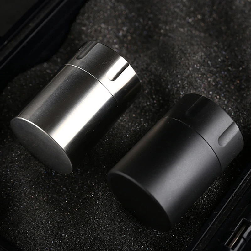 Маленькие черные водонепроницаемые бутылки для чая из титанового сплава