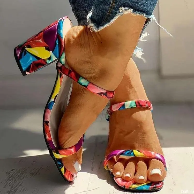 

New Summer Slippers Women Sandals Fashion High Heels Women Shoes Peed Toe Square Heels Breathable Bottom Causal Sandals