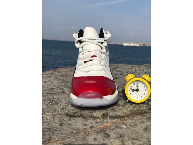 Jordan 11 Ретро Белый и черный