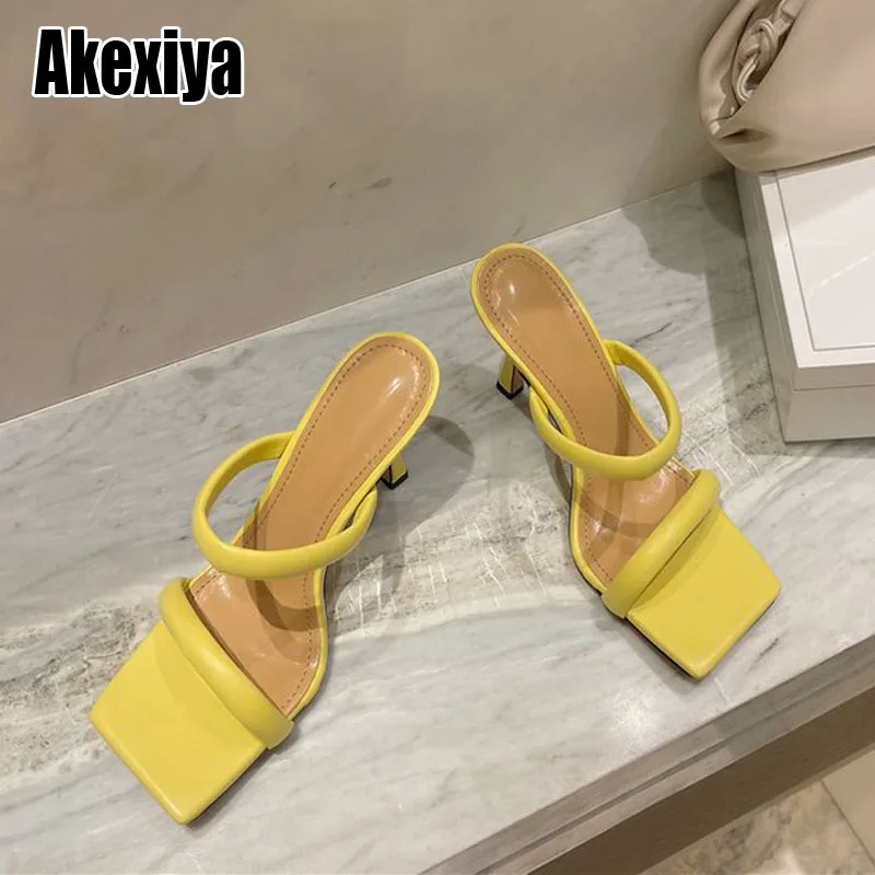 

2022 New Summer Yellow White Thin Heels Slippers Sandals Women Square toe slippers Beach Leisure slides bc3624