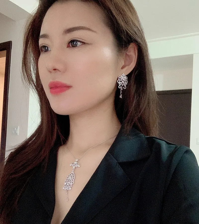 

New Luxury Vintage Shield Necklace Cz Stone Shiny Crystal Long Pendant Necklaces Silver Color Party Collar Mujer Zk30