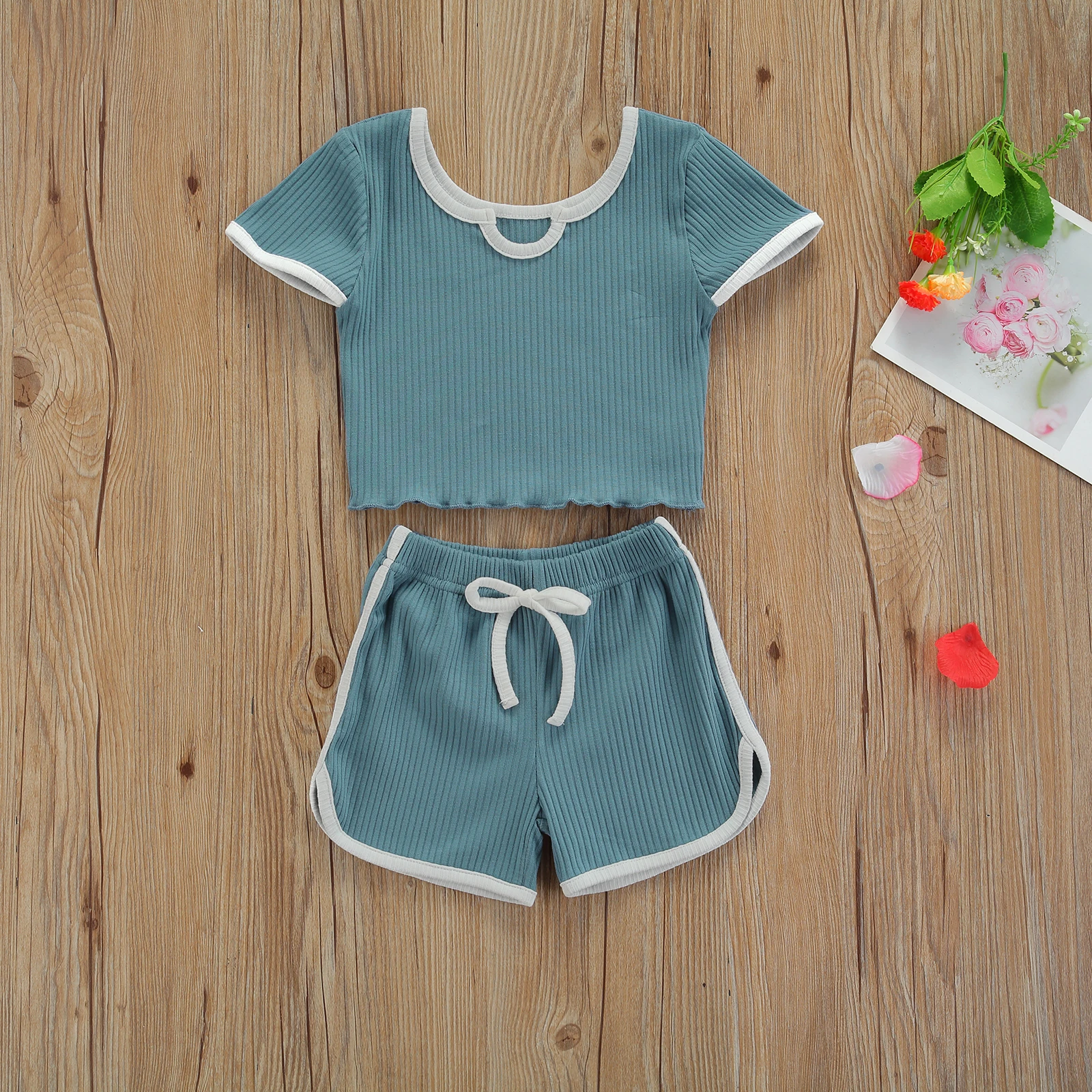 

Футболка с коротким рукавом и круглым вырезом для маленьких девочек + короткие брюки