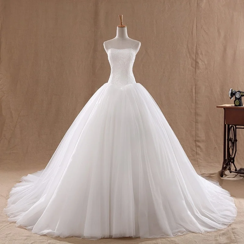 

Court Train Wedding Dress 2021 Cheap Celebrity Strapless Vintage Tulle Bridal Ball Gown Organza Lace dresses