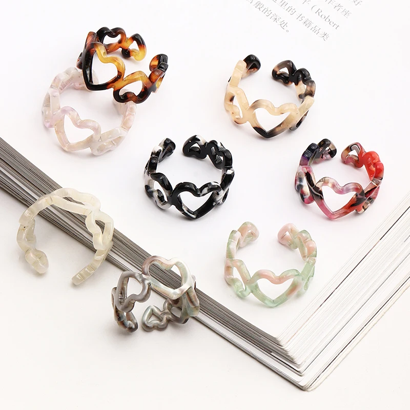 

Stylish Acrylic Rings Personality Small Flower Rings Creative Three-dimensional Jewelry New Design Sense Loving Hollow Rings