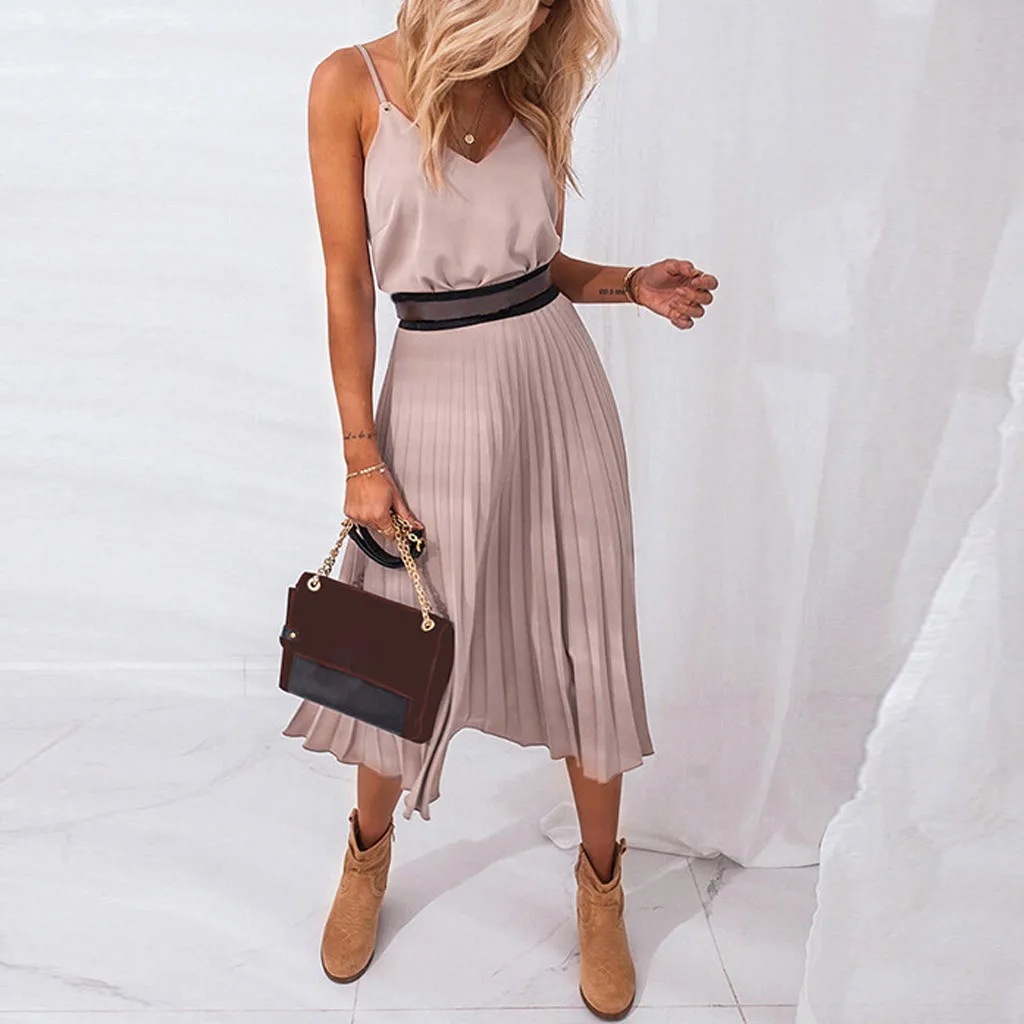 Женское платье на бретельках-спагетти розовое плиссированное средней длины с