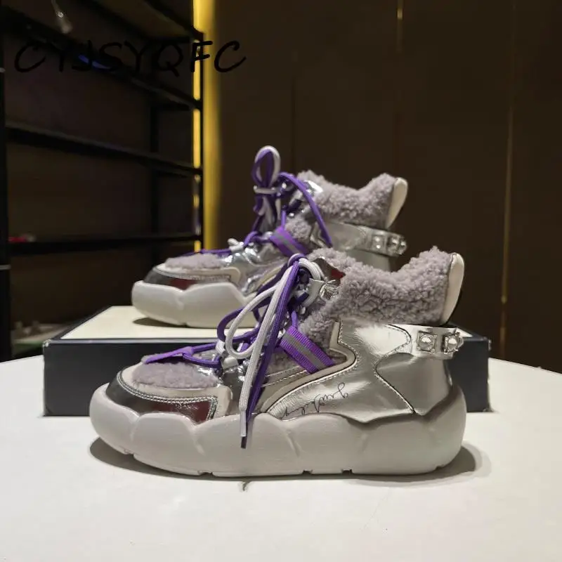 

Новинка, зимние плюшевые женские кроссовки, женская обувь на плоской платформе со шнуровкой, модная дизайнерская обувь со стразами на спине...