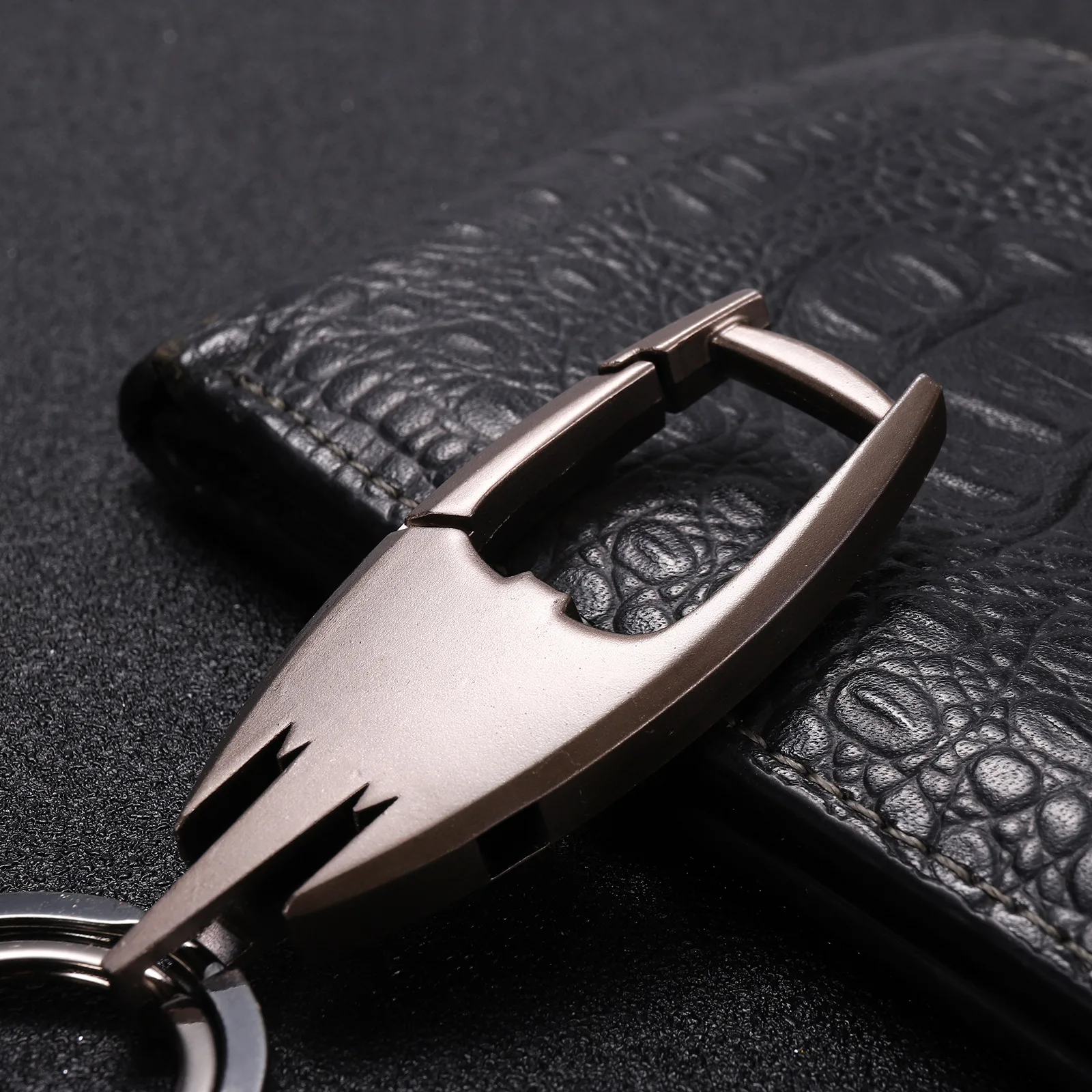 Новый креативный металлический брелок в форме летучей мыши для мужчин и женщин