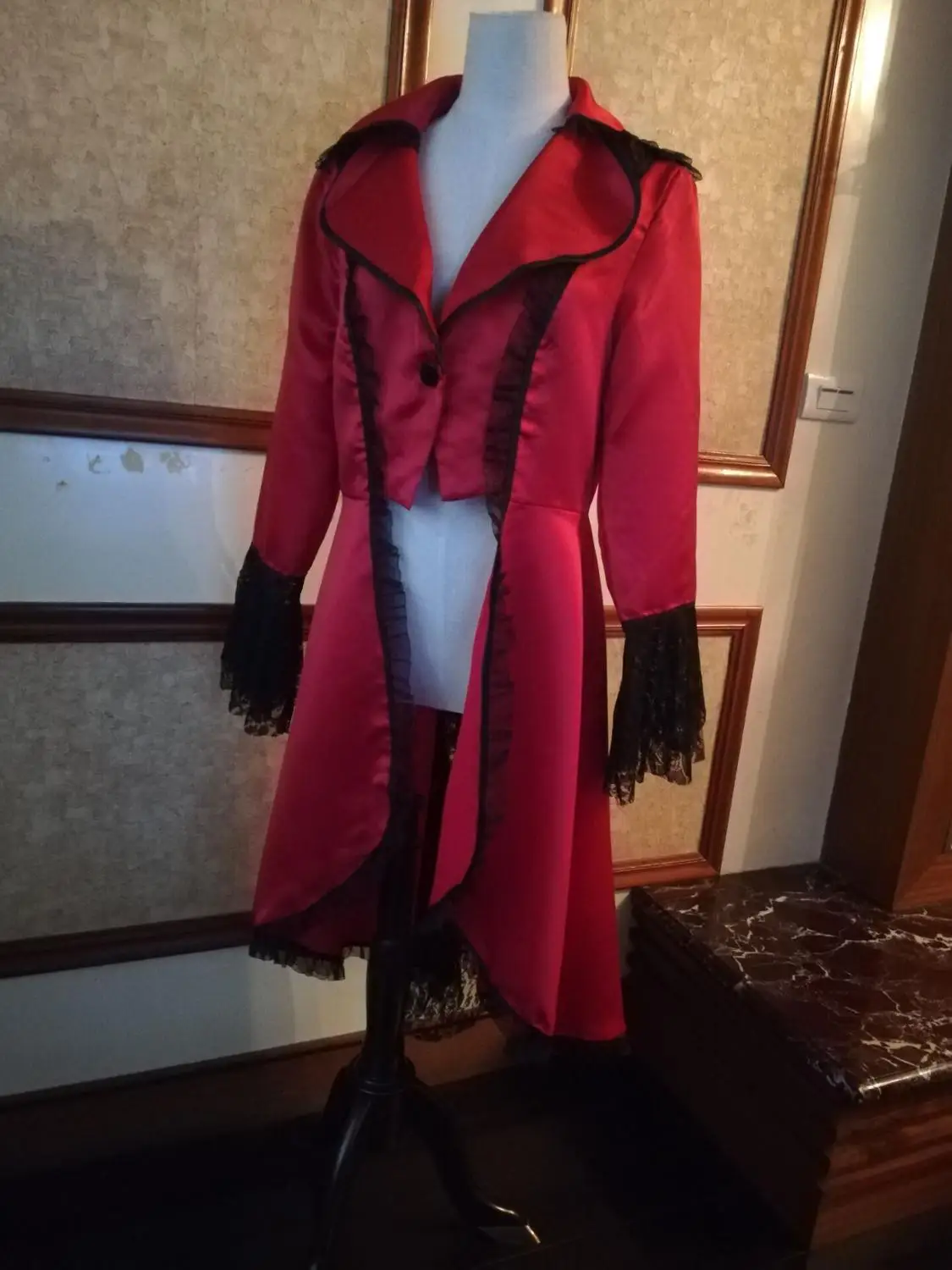 Женское длинное облегающее пальто готическое в стиле ретро средневековой