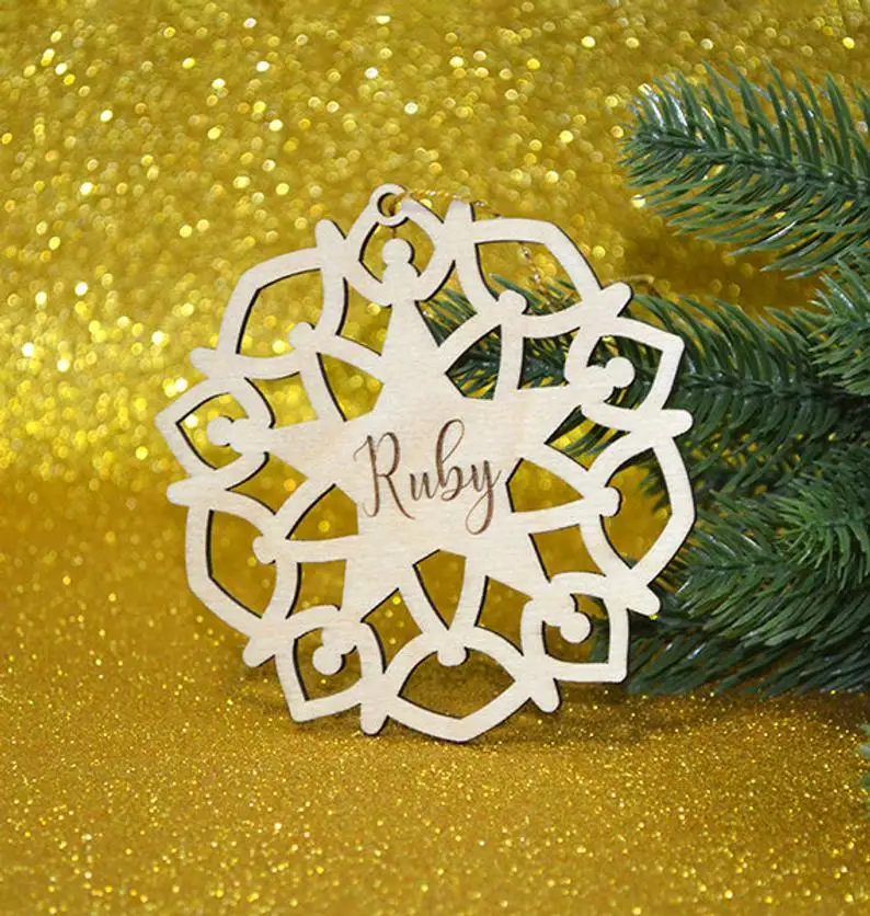 Персонализированная деревянная снежинка Рождественское украшение на заказ