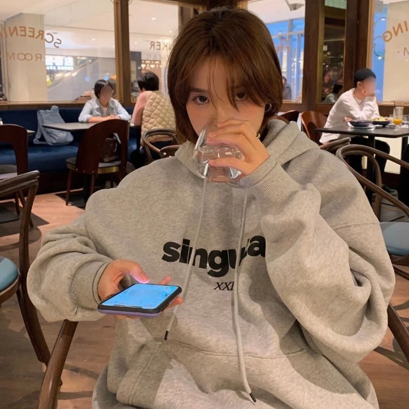 Женская толстовка средней длины серая Толстовка свободного покроя с плюшевой