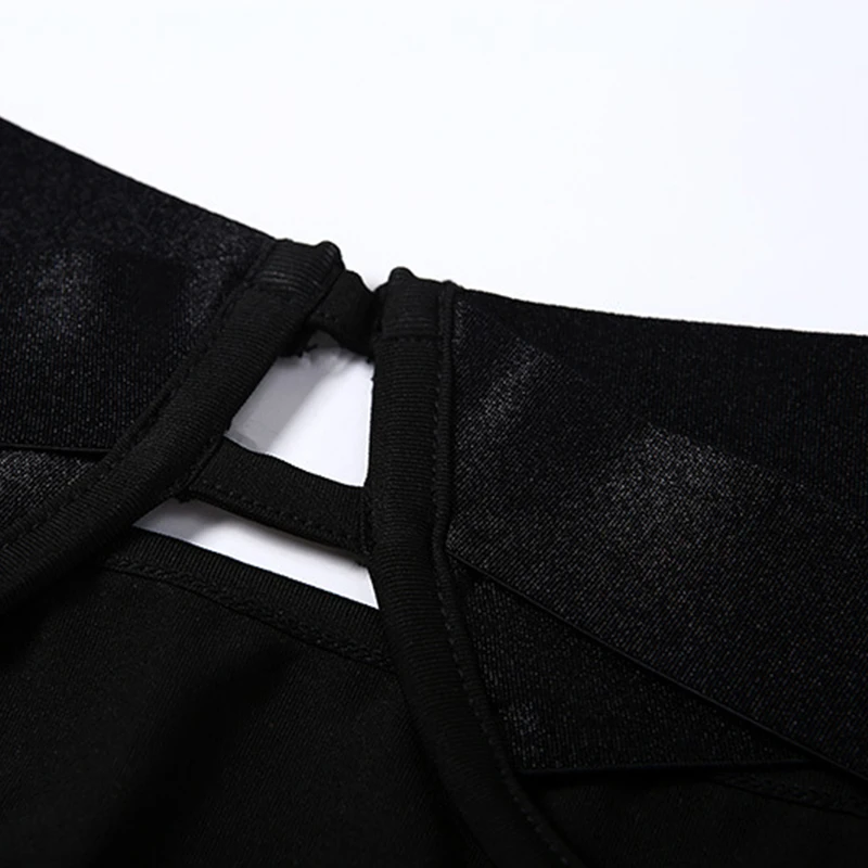 Комплект женского нижнего белья из бюстгальтера и трусиков с вырезами | Женская