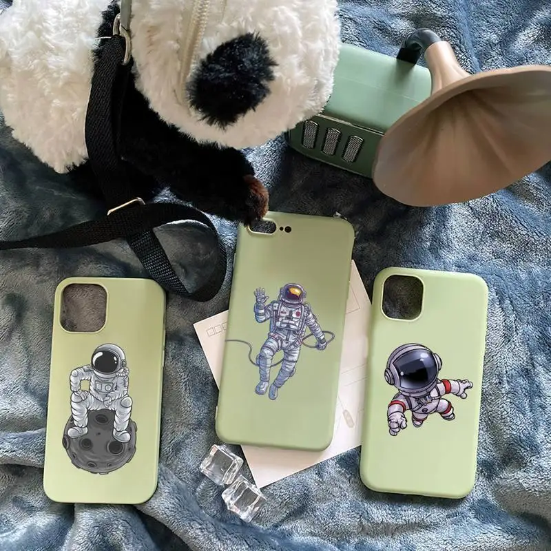 

Cartoon Astronaut spaceship Phone Case Candy Color for iPhone 6 7 8 11 12 s mini pro X XS XR MAX Plus