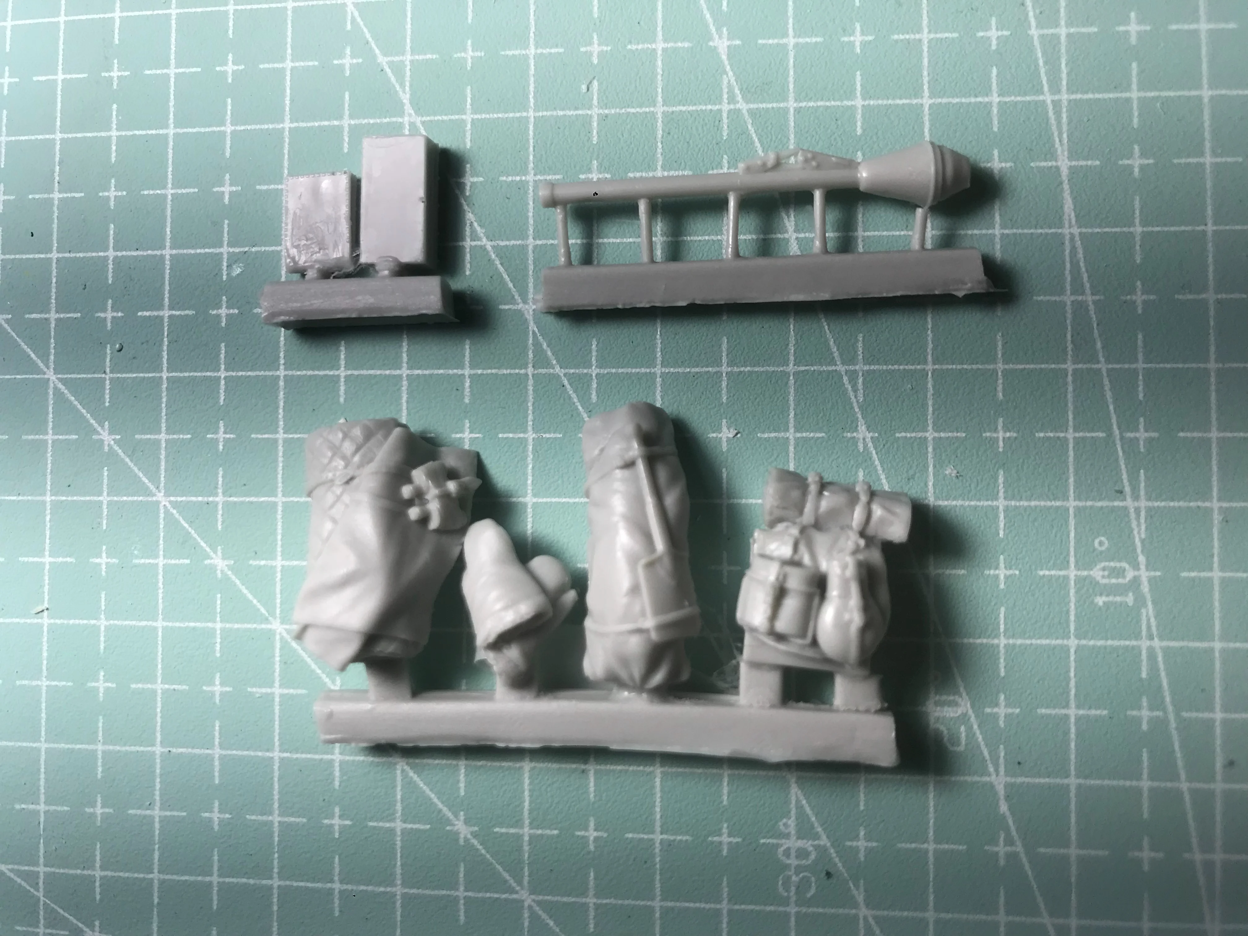 

1/35 Resin Model Figure GK , luggage There is no motorcycle Unassembled and unpainted kit