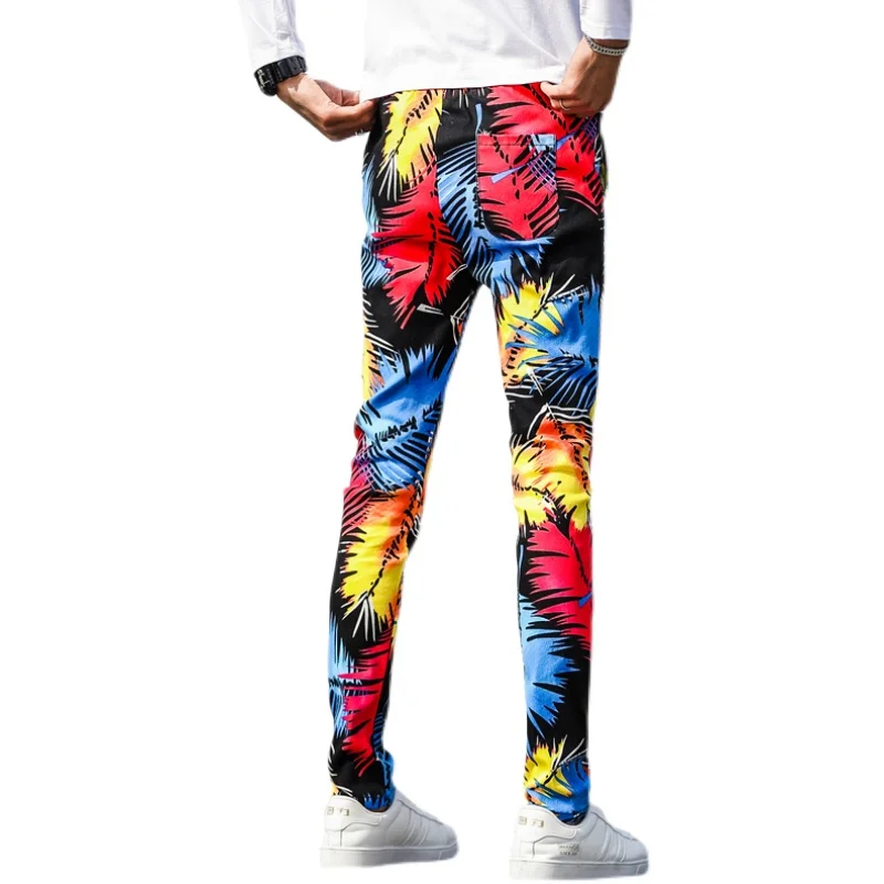 

The new summer trend of 2021 is flowered small leg pants