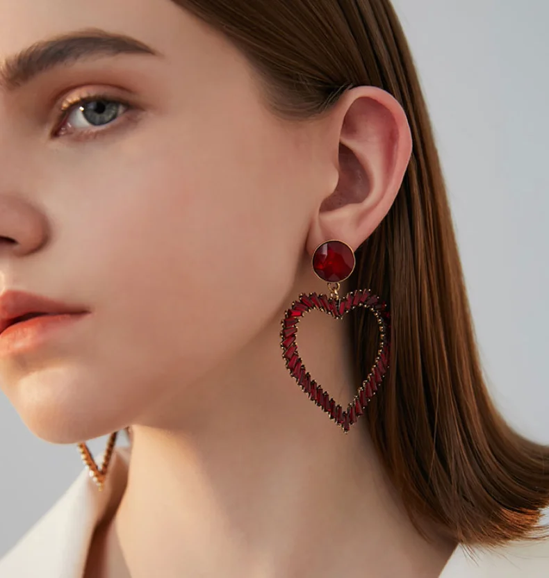 

2023 trend Simple red heart Pendant faux rhinestone luxurious Unusual earrings for women fashion jewelry