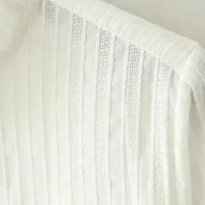 Белая женская блузка из хлопка в полоску с кружевным воротником-стойкой топы