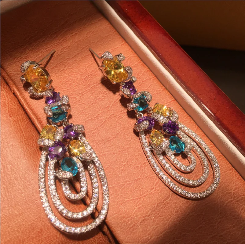 Женские серьги-подвески с инкрустацией из циркона