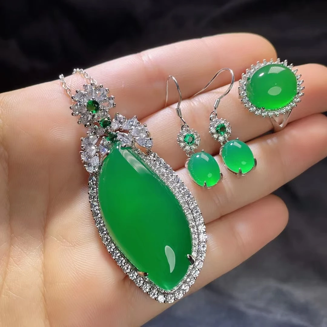 Женский ювелирный комплект из колье браслета и сережек серебра 925 пробы |