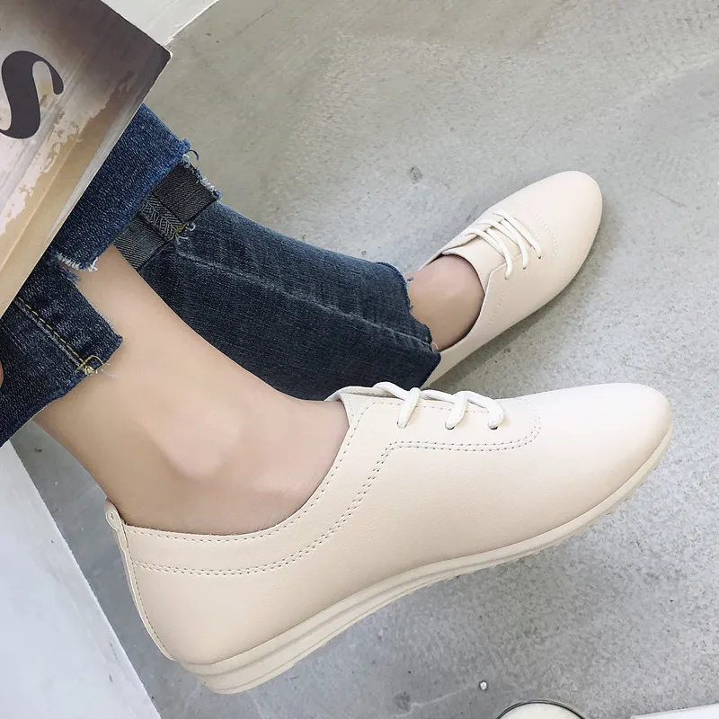 Женские лоферы из натуральной кожи на плоской подошве с круглым носком