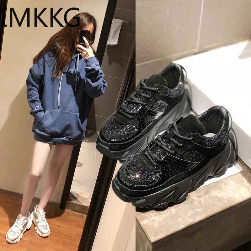 Женские Блестящие Кроссовки массивные на платформе черные белые обувь
