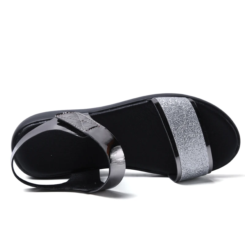 Женские босоножки на липучке черные или золотистые плоской резиновой подошве