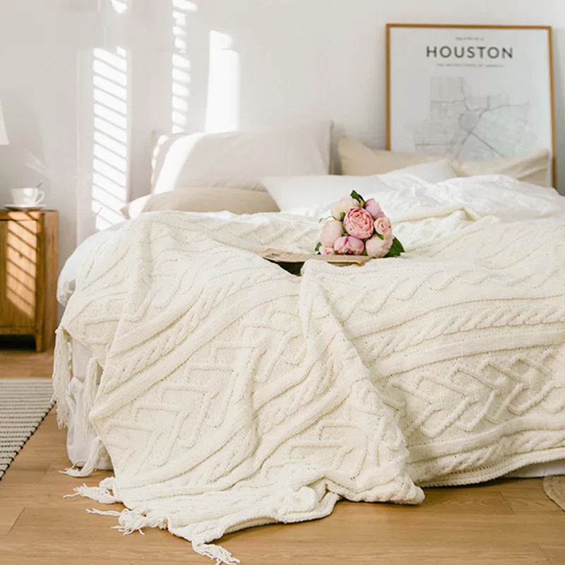 

Chenille Knitted Blankets Scandinavian Style Heart Twist Tassel Design Soft Bedspread Warm Thick Blanket For Bed