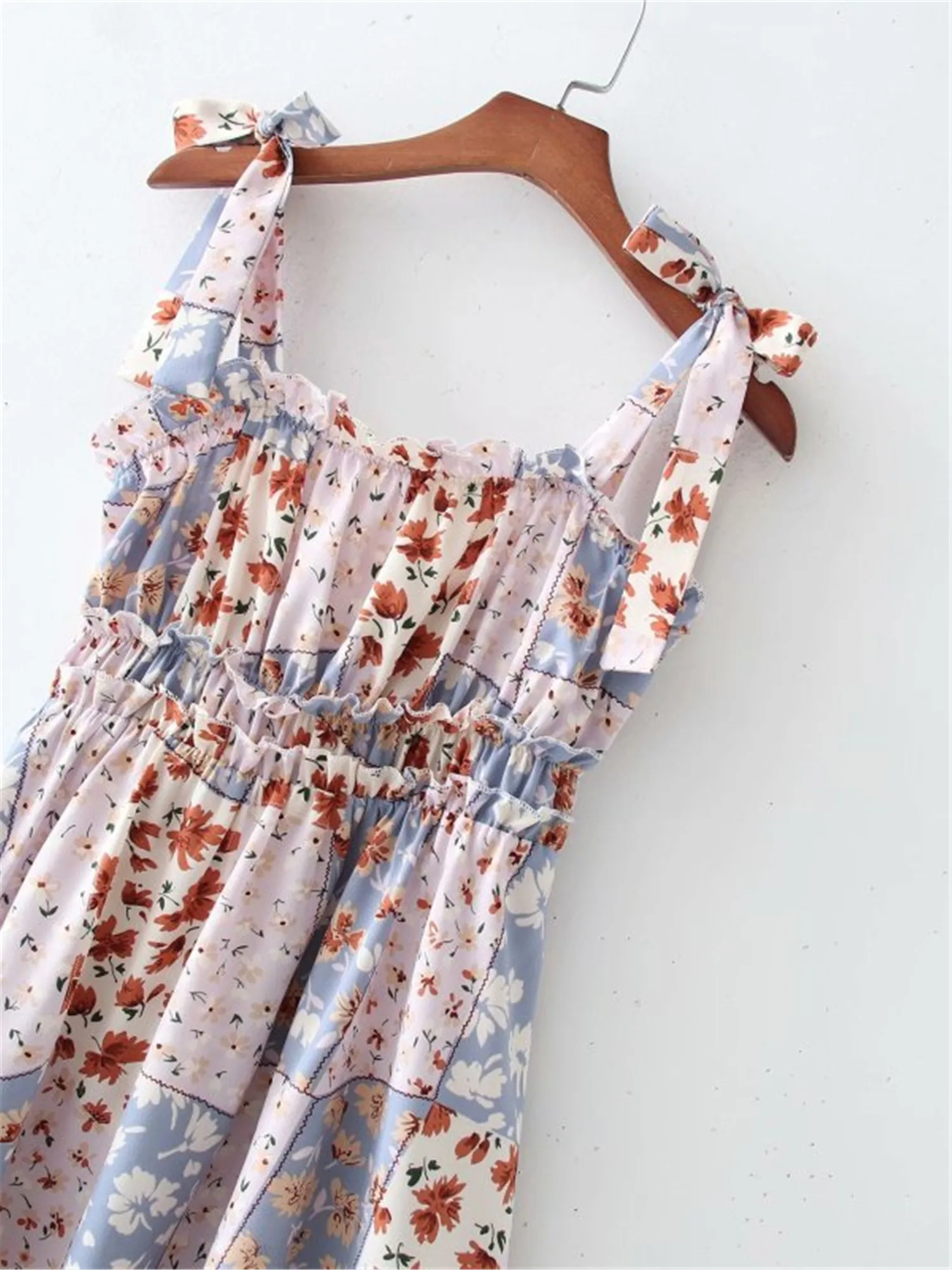 

2021 New Summer Sweet Bohemian Floral Print Spaghetti Strap Mini Beach Boho Woman High Waist Backless Ruffle Fashion Dress