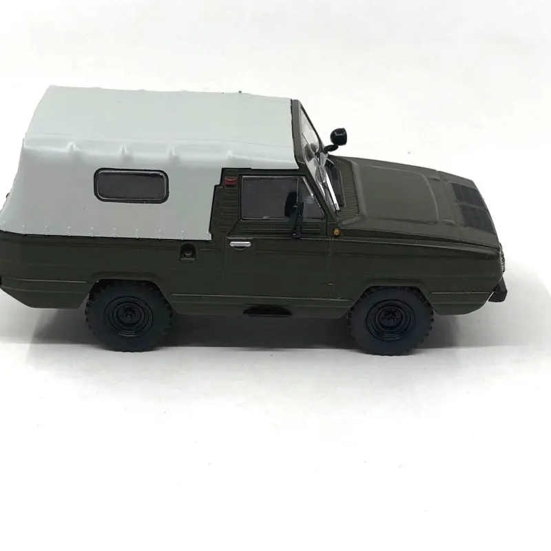 Модель российского автомобиля из металлического сплава в масштабе 1:43 ретро