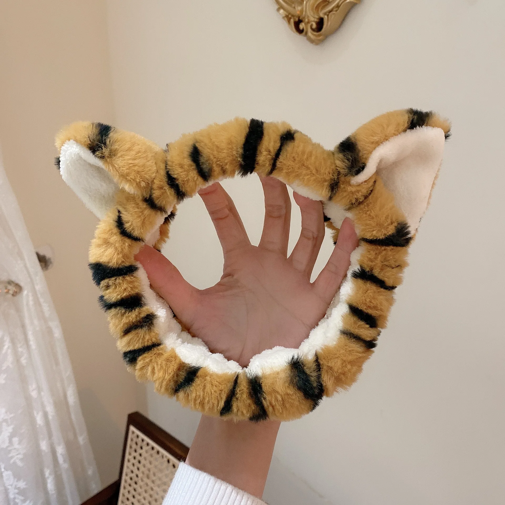 

New Cute Cartoon Tiger Plush Headband Women Girl Elasticity Coral Fleece Animal Ears HairBands Headwear Turban Hair Accessories
