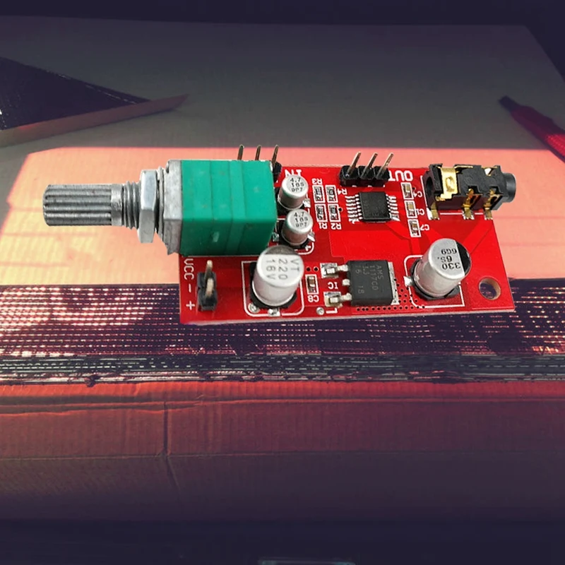 

Headphone Amplifier Board MAX4410 Miniature Amp Can Be Used As a Preamplifier Instead of NE5532