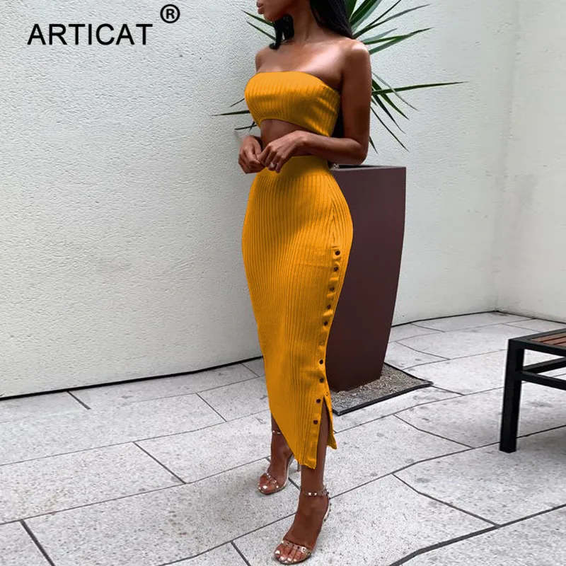 Женское платье с открытыми плечами Articat белое трикотажное разрезом на пуговицах