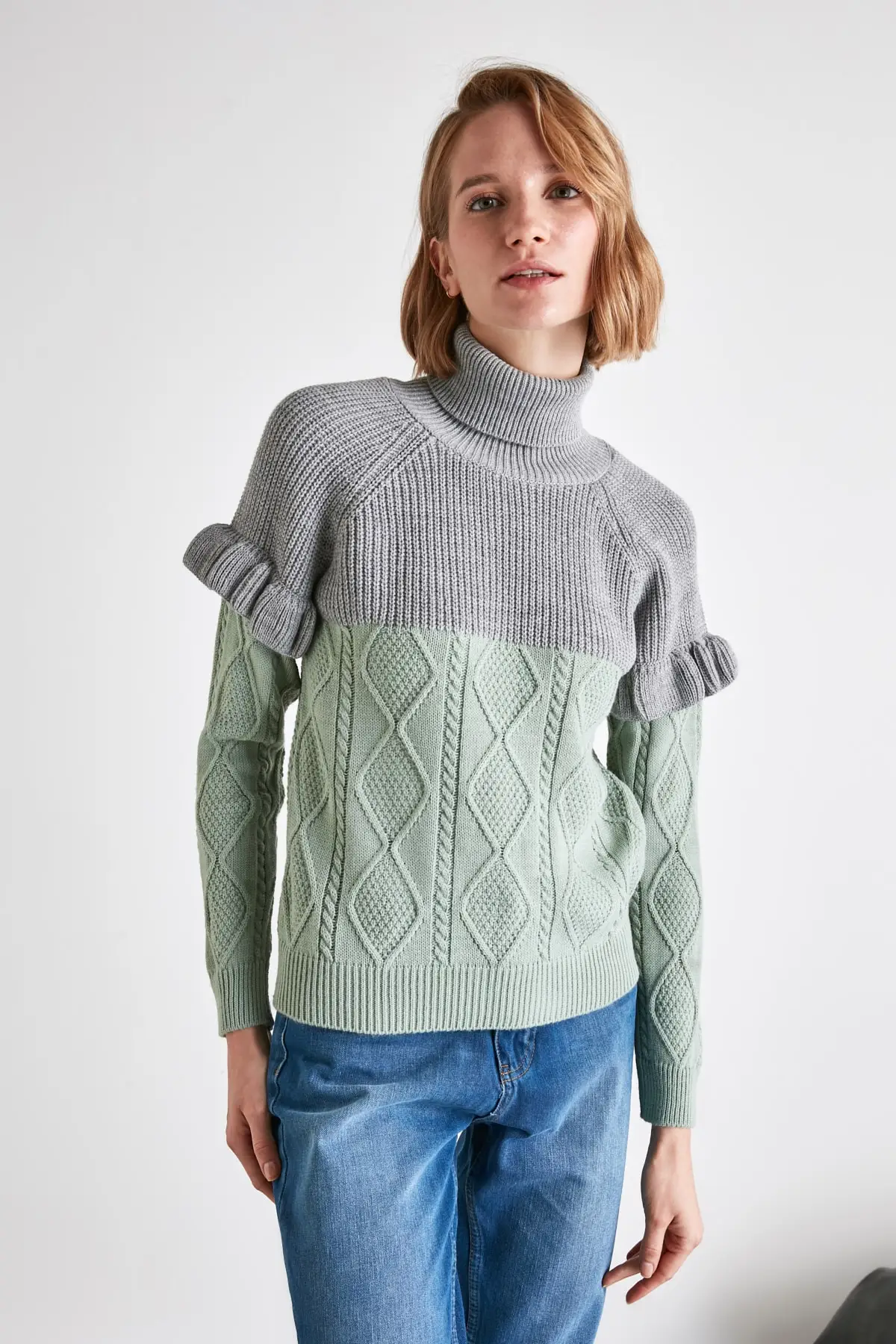 

Trendyol Mesh Detailed Throated Knitwear Sweater TWOAW21KZ2082