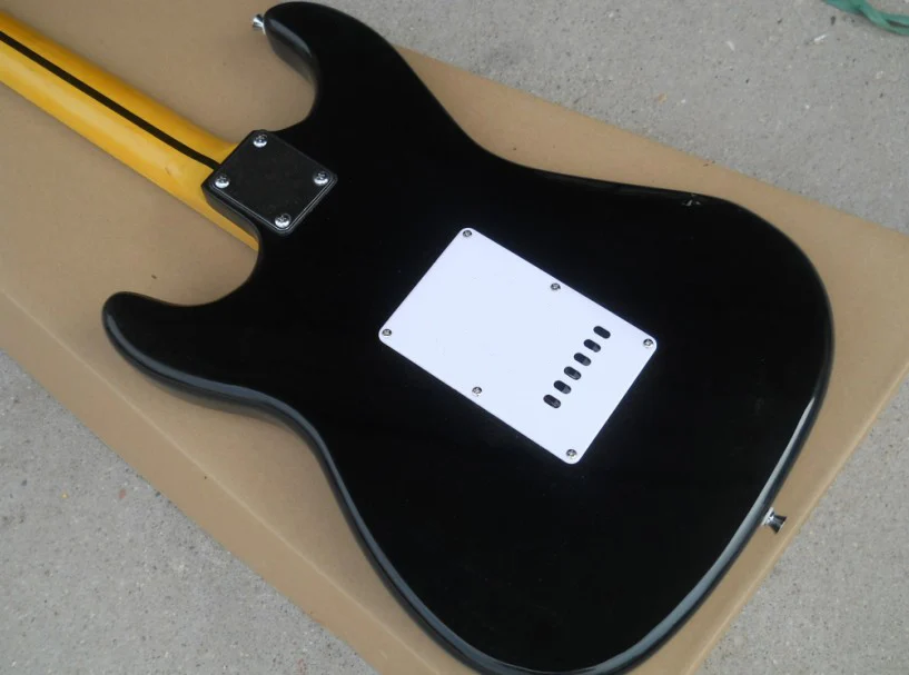 Заводской магазин черный корпус желтый кленовый шейный гриф ST с подписью 6