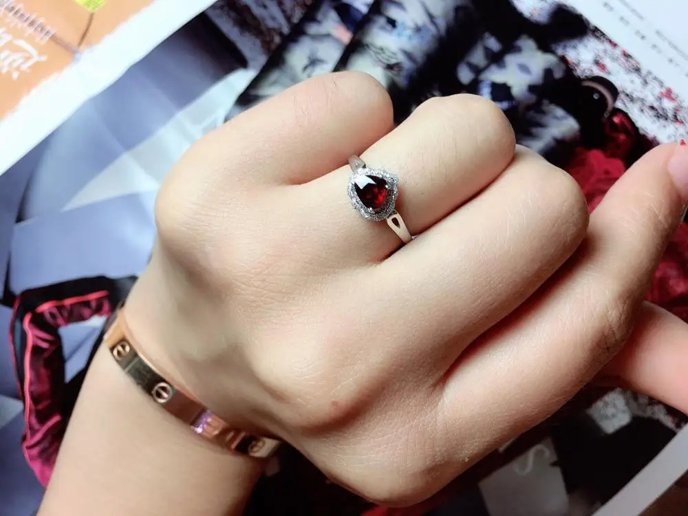 Женское Обручальное Кольцо из белого золота 18 К с красным Рубином 0 78 карата |