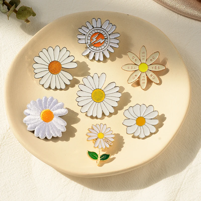 Брошь женская с эмалированным цветком в виде ромашки на пуговицах для джинсов