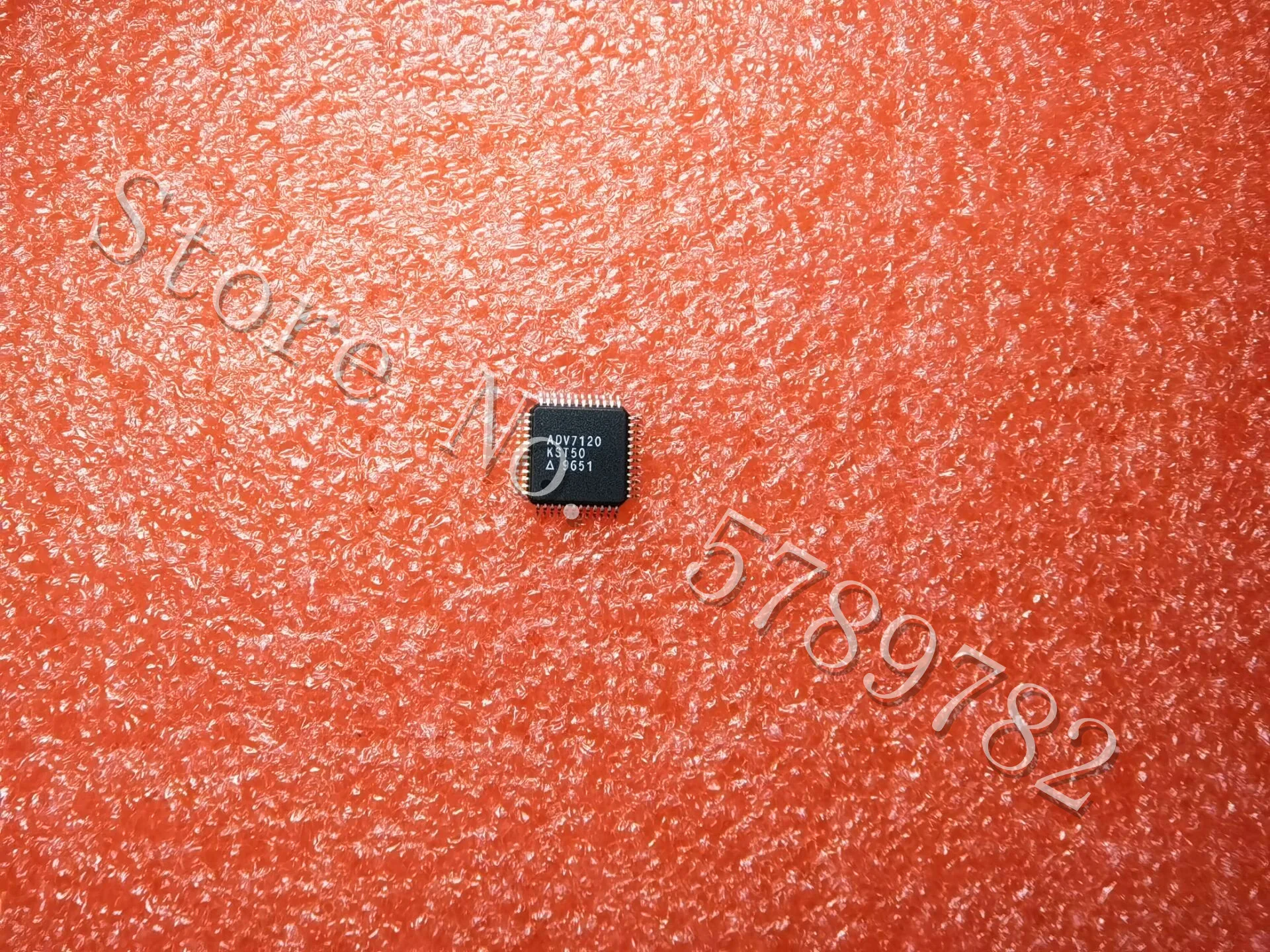 

1pcs/lot ADV7120 ADV7120KST50 ADV7120KSTZ50 QFP48