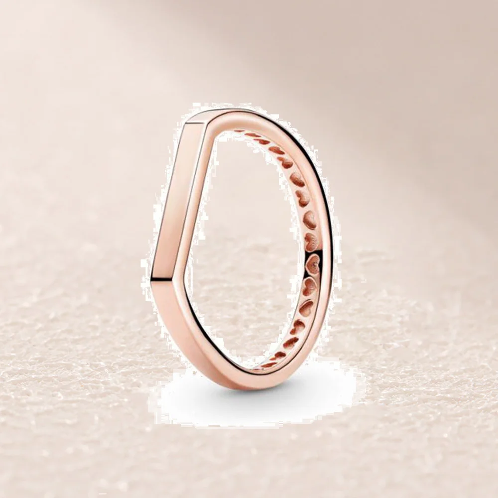 

189048C00 Signature Rose Logo Bar Stacking Ring