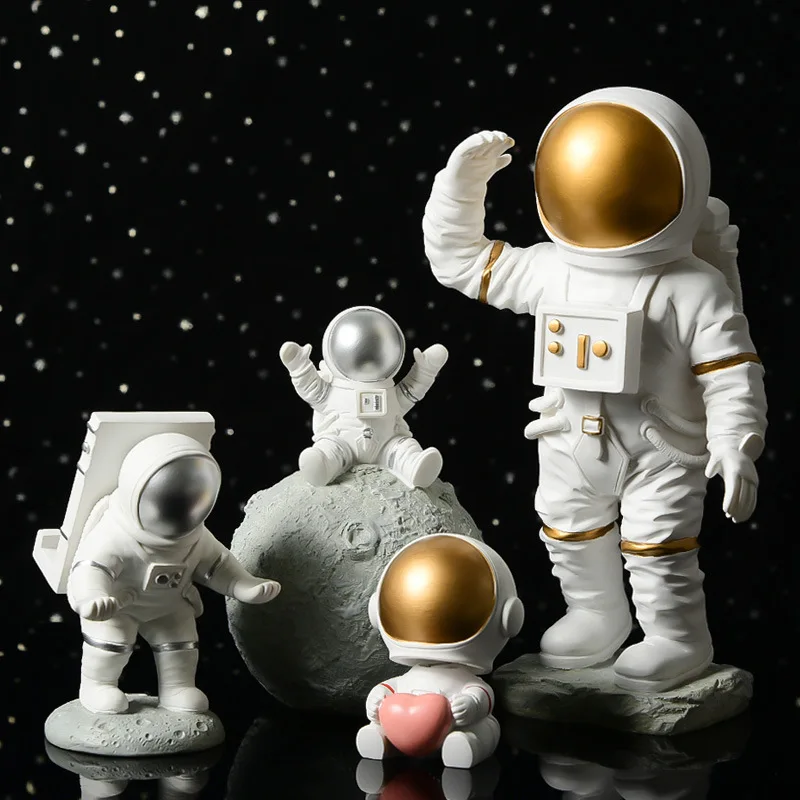 

Figure Astronaut Action Resin Hug Astronaut Ornament Vintage Figurines Modern Home Decoration Accessories for Living Room