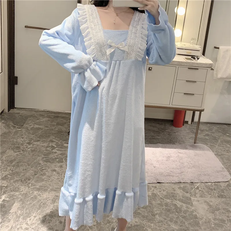 Ночная рубашка женская кружевная в стиле пэчворк с квадратным вырезом милая