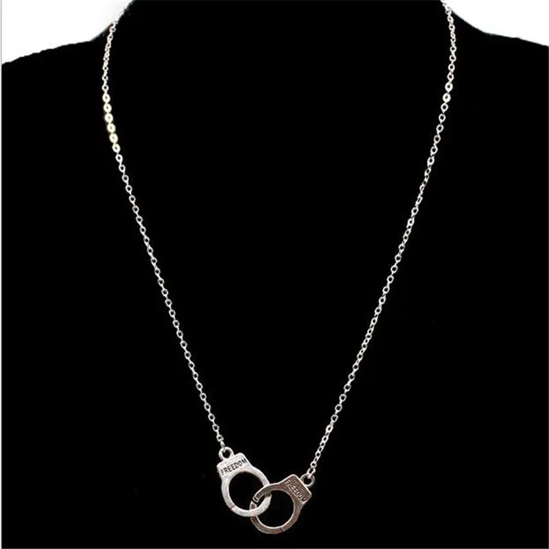 

Fashion Handcuff Pendant Necklace Street Style Metal Chain Clavicle Necklaces for Women Hip Hop Style Jewelry Gift