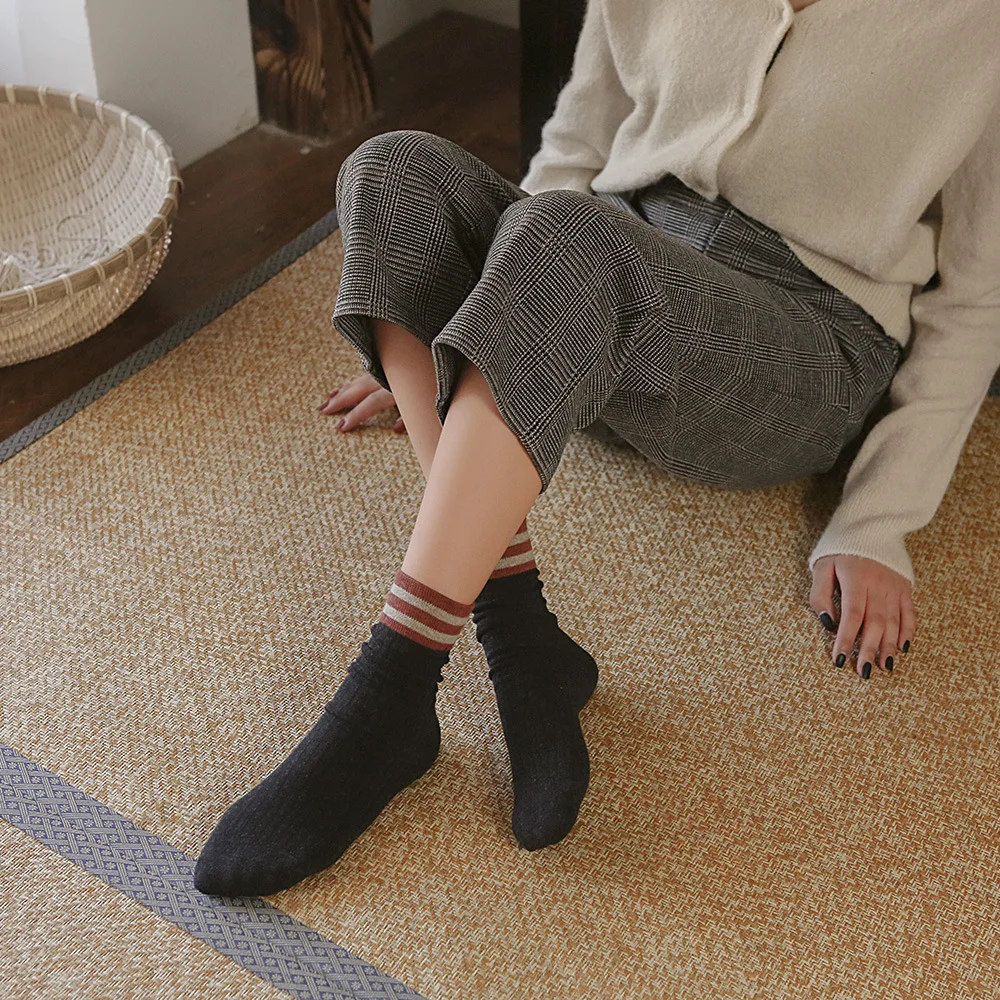 20pairs/set Wholes Female Socks Cotton Solid Color Women's Mid Long Tube Socks Autumn and Winter Girl Sock Wholesale
