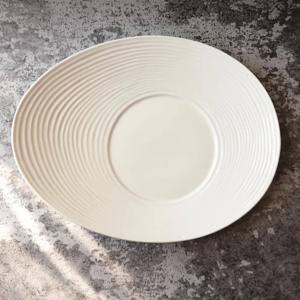 

Pure white oval thread special-shaped shallow plate high-end hotel restaurant Club Ceramic tableware flat plate tableware
