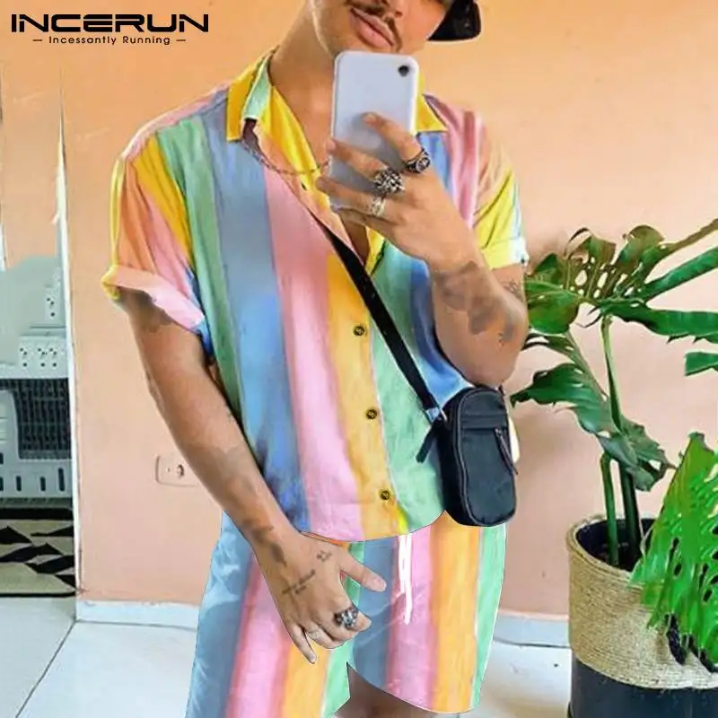 

Мужской комплект из рубашки и шортов, разноцветная полосатая рубашка с отложным воротником и короткими рукавами и шорты, повседневный кост...