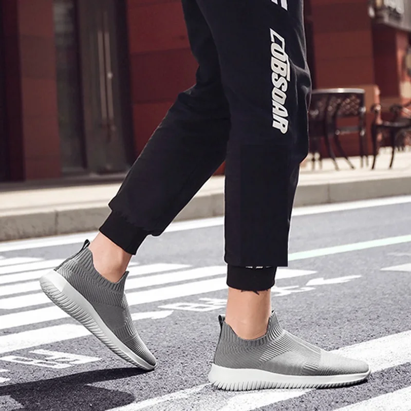 Мужские легкие кроссовки Новинка сезон весна лето Модные Повседневные без