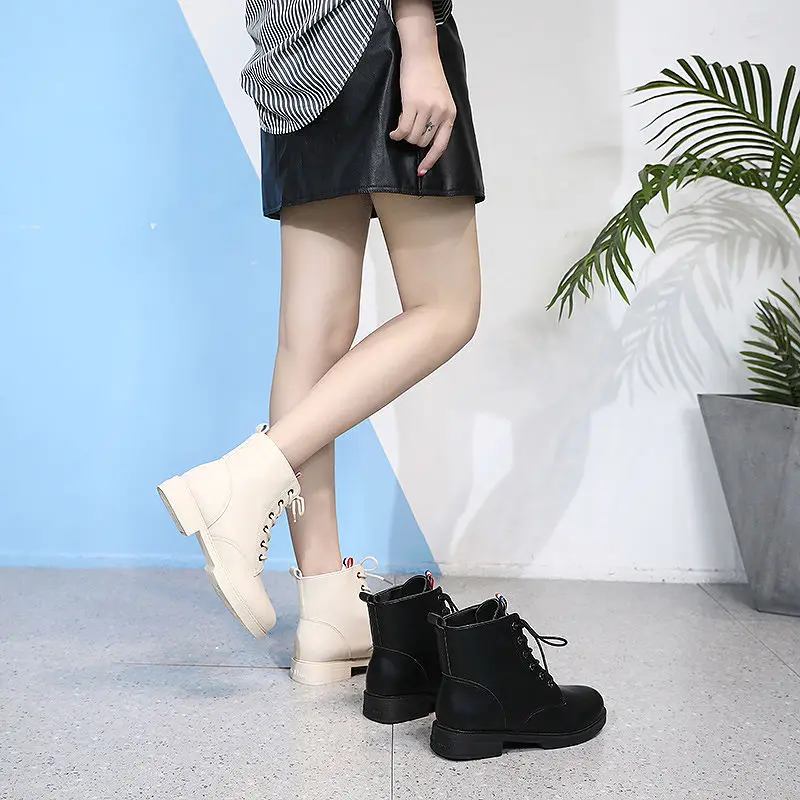 Женские мотоциклетные ботинки с пряжкой ботильоны в британском стиле на низком