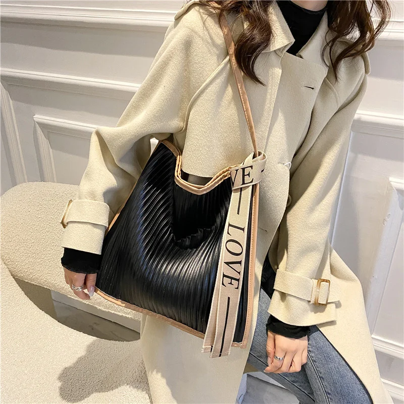

Large Capacity Bag New Year Bag Women's Autumn Tide Lap Fold Single Shoulder Bag Design Tote Bucket Bag