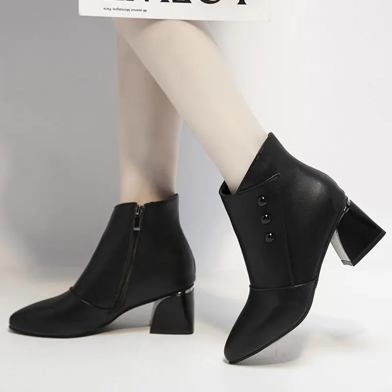 Женские короткие ботинки Модные осенние из высококачественной искусственной