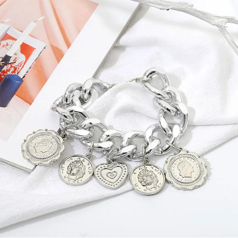 

Fashion Circle Coins Bracelet Width Link Chain Retro Coin Portrait Bracelets Golden Heart Bracelets Female Punk Jewelry Women