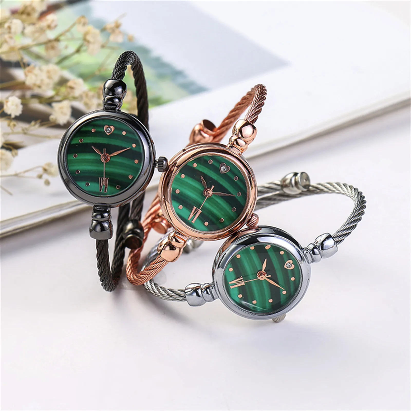 

reloj mujer Sleek Minimalist Fashion With Strap Dial Women's Quartz Watch Gift Ladies Elegant Sleek Emerald Watch Gifts For Mum